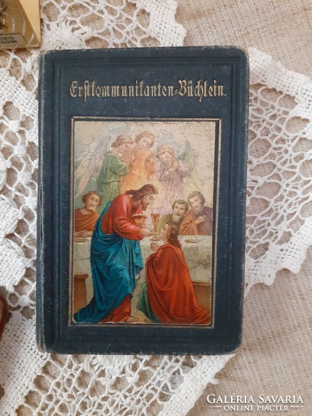 Régi német keresztény hagyaték imakönyvek  ereklyékkel kis kézzel készített mirtusz koszorú