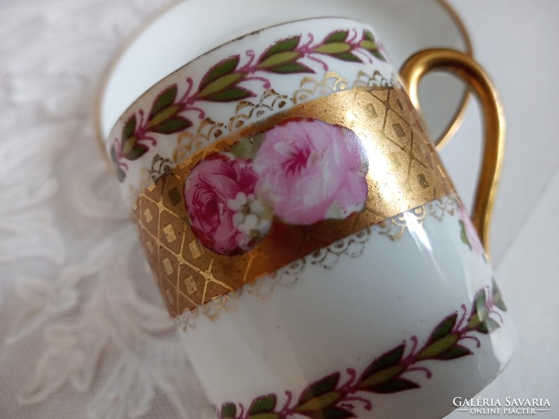 Aranyozott rózsás kávés csésze