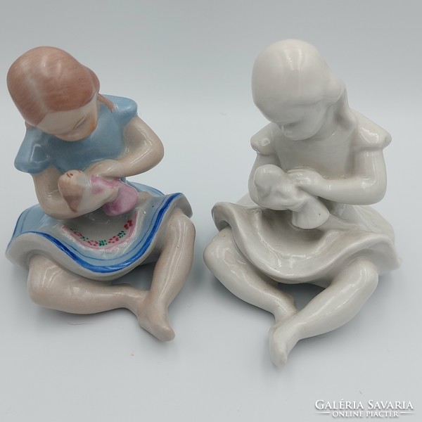 Kőbányai Porcelángyár Babázó kislány figurák