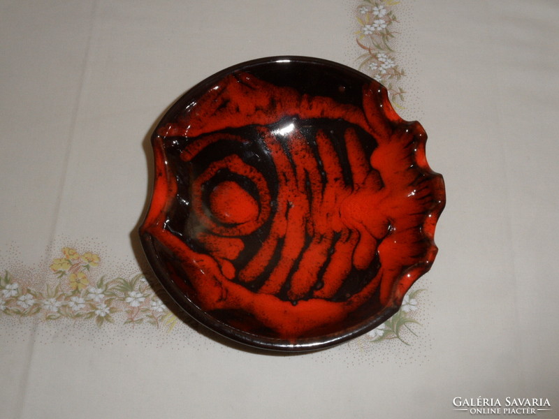 Applied art fish, glazed ceramic bowl, centerpiece