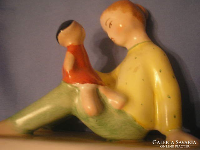 U4 Art decó szobor a család ritkaság lány vagy anya babával  talapzaton ülve