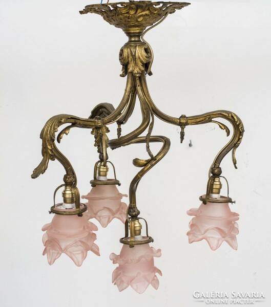 Gilded bronze chandelier with pink flower caps