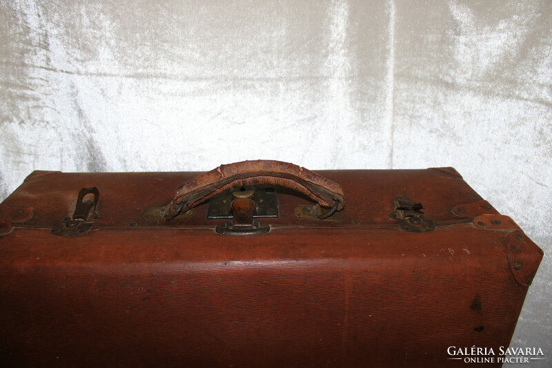Antik bőrönd,koffer ,utazótáska  fellelt állapotban 56x35x22 cm
