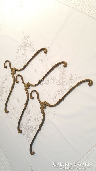 3 copper hangers decorated with old roses.