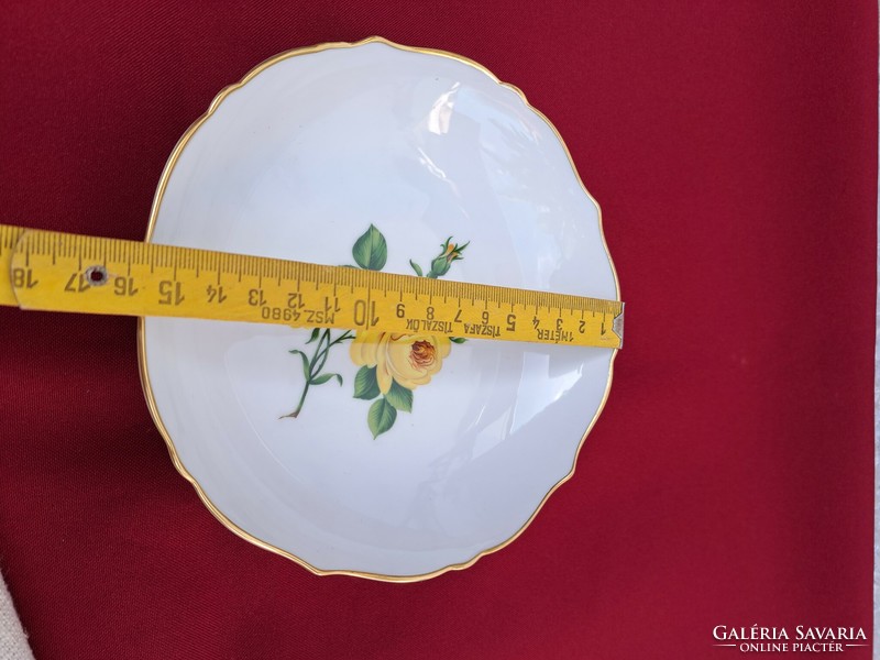 Gyönyörű Kaiser porcelán  virágmintás 15.5 cm átmérőjű kínáló