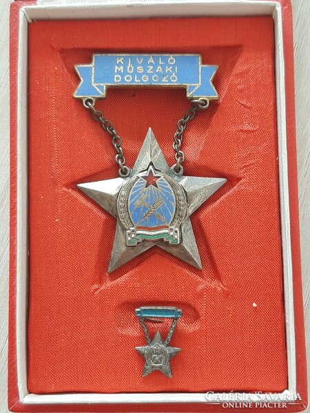 Excellent technical worker 1950 in its own box with a metal star and Cancer coat of arms
