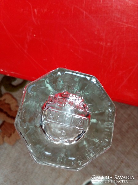 Depose Kefla 8 szögletes palack vastag tömör üveg talpal 20 cl 16,4 cm