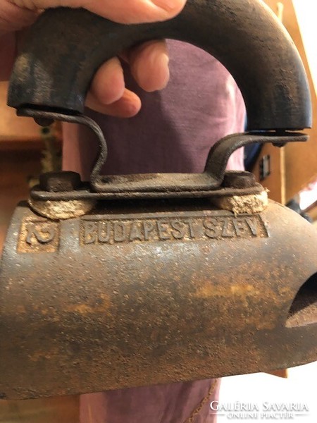 Pair of irons that can be heated with a gas flame, labeled szfv Budapest, for collectors.