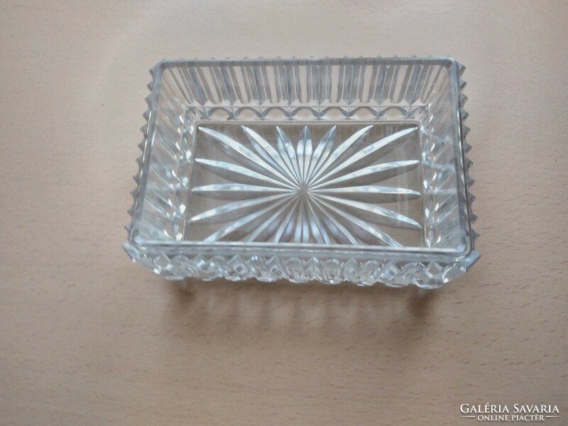 Crystal holder without a roof