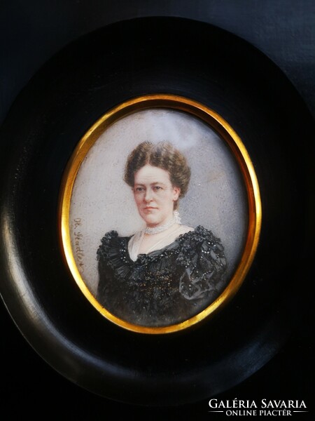 Special antique painting bone minature beautiful young woman portrait with jewelry excellent workmanship,