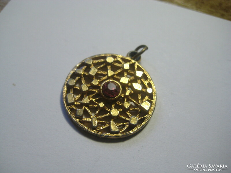 Brooch with a small purple stone 27 mm