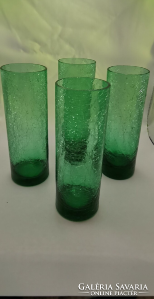 Repesztett üveg poharak