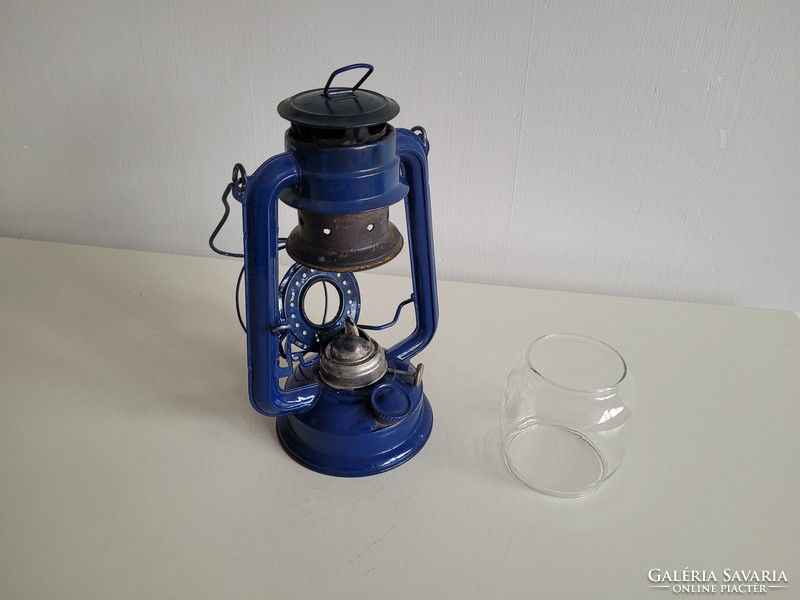 Vintage régi kék petróleum lámpa viharlámpa spiritusz lámpa
