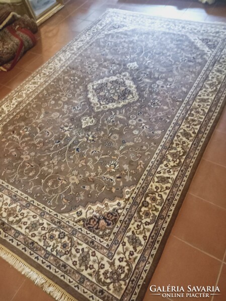 Hand-knotted Indo Keshan carpet is negotiable