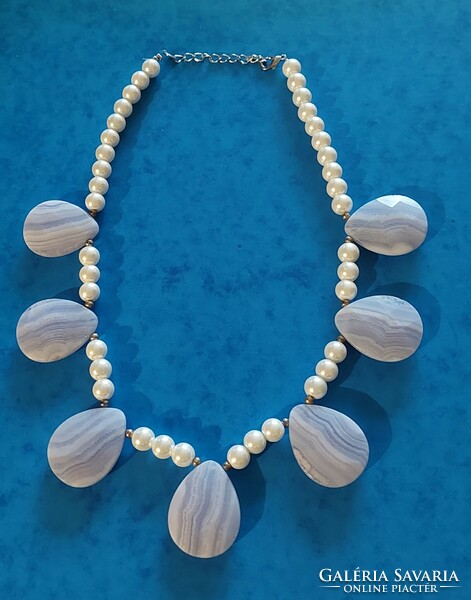 Beautiful chalcedony, tekla pearl necklace