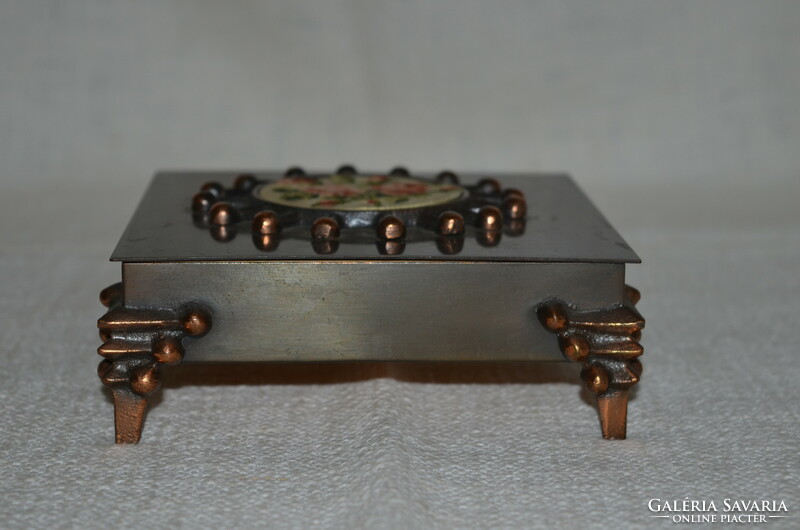 Iparművészeti bronz doboz tű gobelin díszítéssel  ( DBZ 0091 )