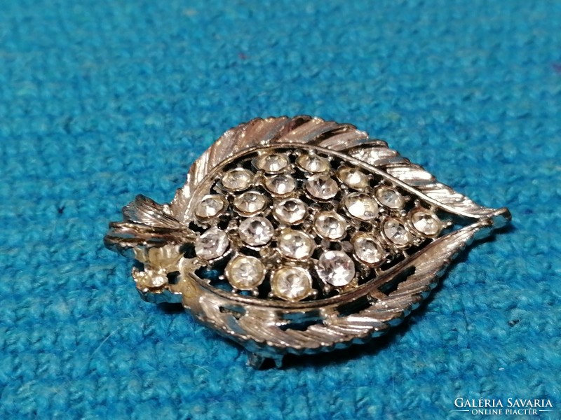 Leaf brooch (507)