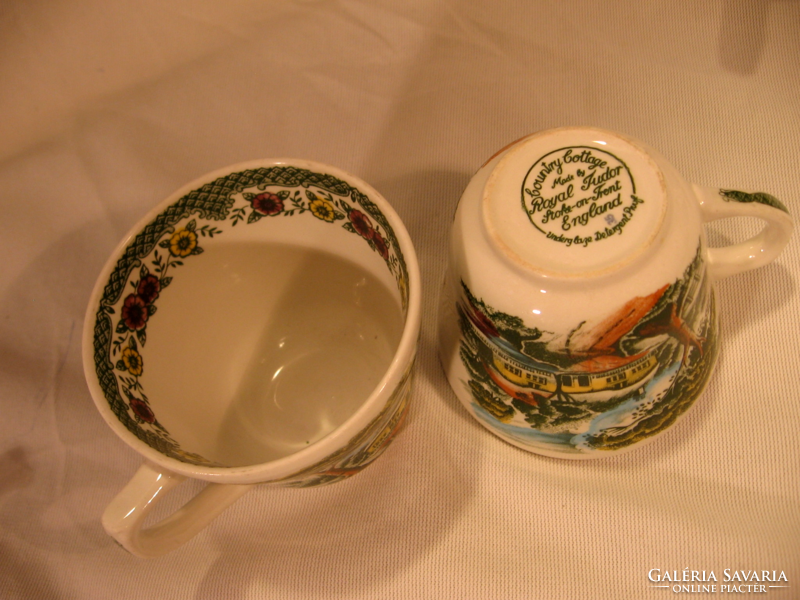 Pair of retro royal tudor cauntry cottage cups