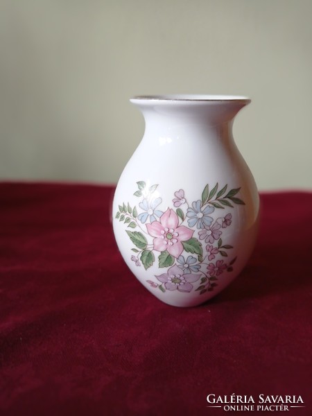 Zsolnay flower pattern vase, 13 cm high