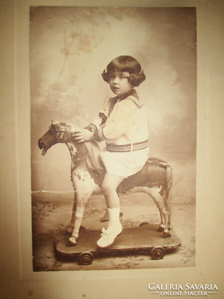 Gyermekfotó 1919-ből, Goszleth I. és fia műterméből
