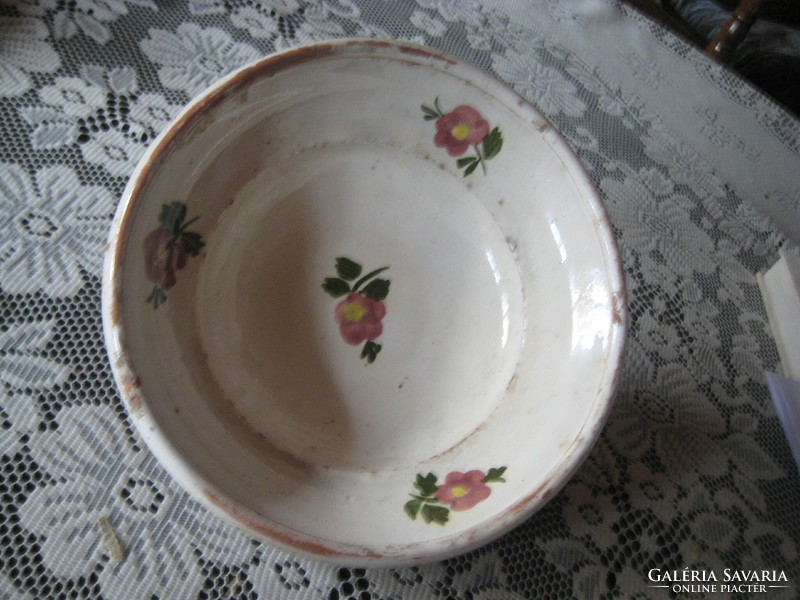 Erdélyi  régi népi  fali tányér  , szép virágos motívummal   , 20,5 cm