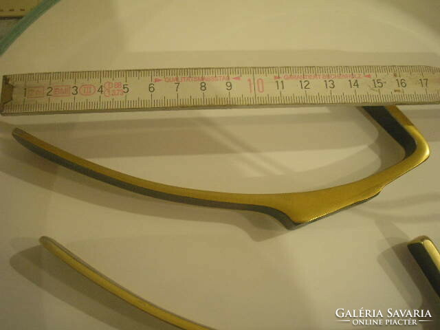 Hangers for old, strong, thick material, heavy clothes, e.g. leather, fur, umbrellas, etc. are sold in pairs