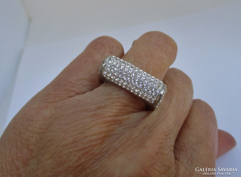 Nagyon szép ezüst gyűrű fehér kövekkel