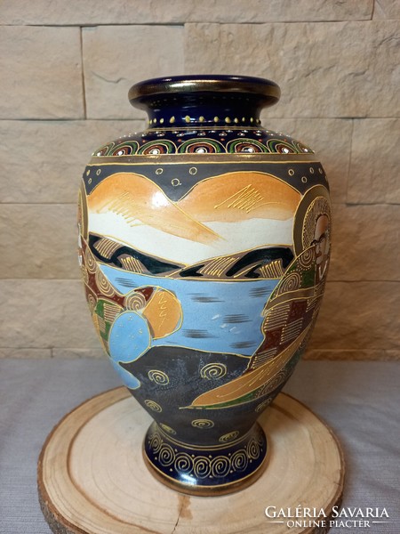 Japanese satsuma vase from the beginning of the 20th century.