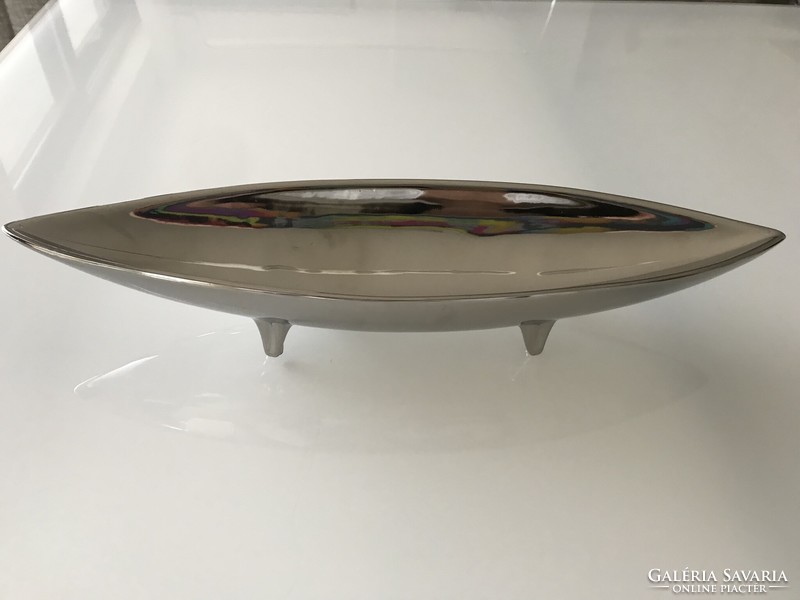 Asztali kínáló polírozott fémből, M Collection, 36,5 cm hosszú
