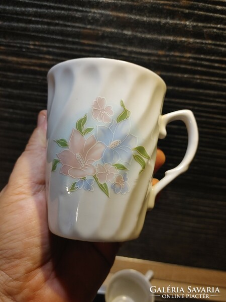 Fine quality foreign 6 mugs with floral patterns