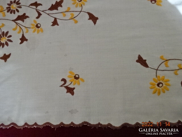 Tablecloth embroidered on yellow linen, size: 82 x 35 cm. He has! Jokai.
