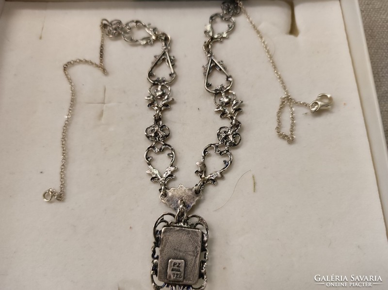 Izraeli ezüst nyaklánc-nyakék római üveggel
