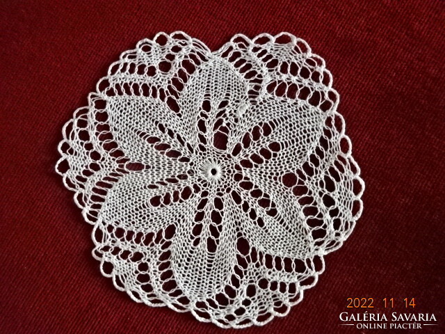 Crochet tablecloth from the 50s, diameter 15 cm. He has! Jokai.