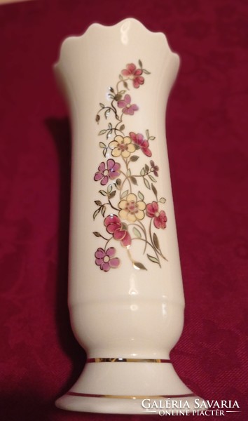 Zsolnay  csipkés szájú, bordó virágos váza, 20 cm magas