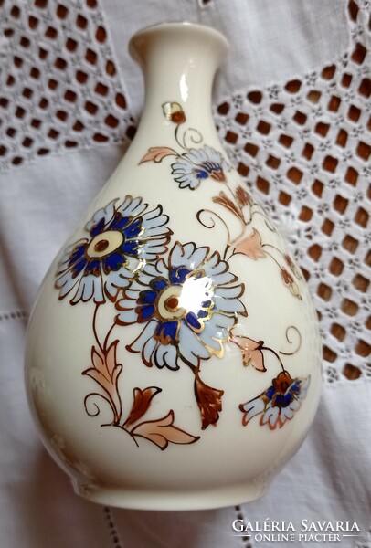 Zsolnay búzavirág mintás keskeny nyakú váza, 11,5 cm magas