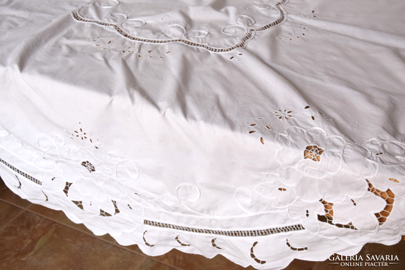 Régi Hímzett riselt ünnepi nagy terítő asztalterítő  kör 160 cm átmérő