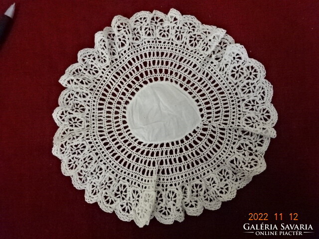 Round tablecloth crocheted on cotton canvas from the 50s, diameter 25 cm. He has! Jokai.
