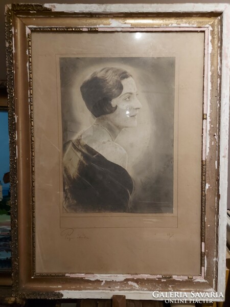 Profile picture of a lady - photo approx. 313 from 1920-30
