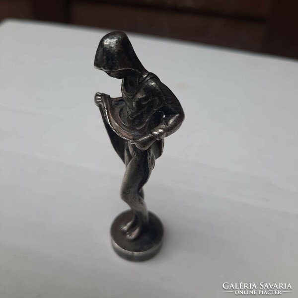 Diszkrét erotikus fém szobrocska figura