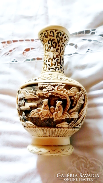 Vintage, elefántcsont színű,  kézzel faragott dinasztia váza