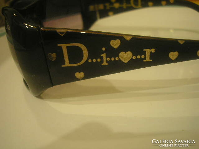 Sports running sunglasses marked K dior need to be glued at one point