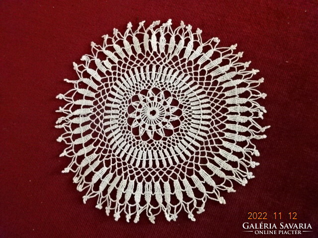 Crocheted round tablecloth from the 60s, diameter 19 cm. He has! Jokai.