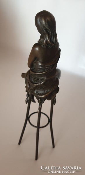 Bronz szobor, széken ülő hölgy almával - Pierre Collinet