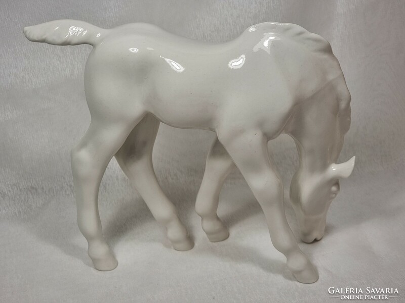 Beautiful Lomonosov Russian/Soviet unpainted porcelain horse figurine, second half of the 20th century.
