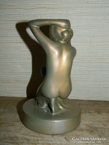 Zsolnay kneeling nude