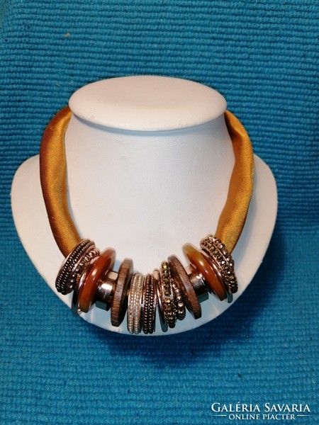 Collars with decorations in various materials (510)