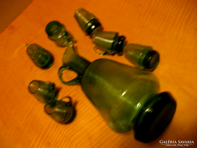 Retro orosz, szovjet zöld üveg csavart bordás italos készlet