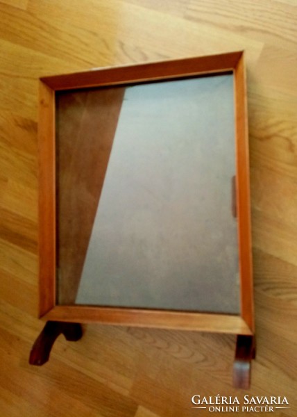 Standing picture frame