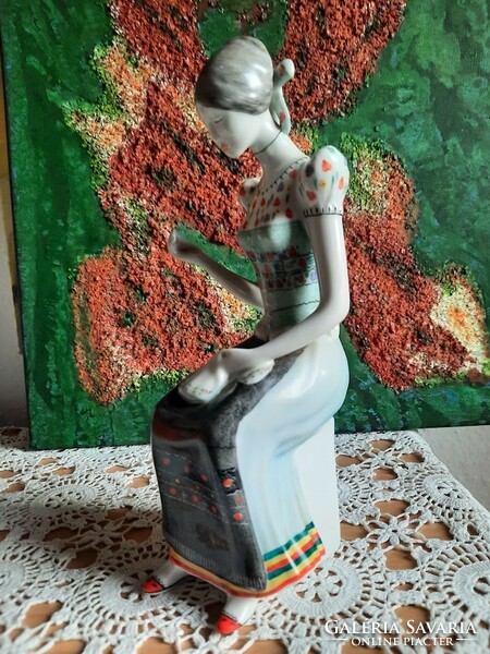 Hollóházi porcelán figura Varró Matyónő teljesen hibátlan, figyeld a számozását, kézzel festett