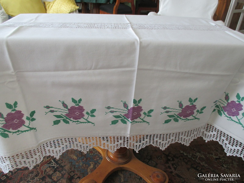 Transylvanian cross-stitch embroidered linen tablecloth with lace insert and edge. (Handiwork)